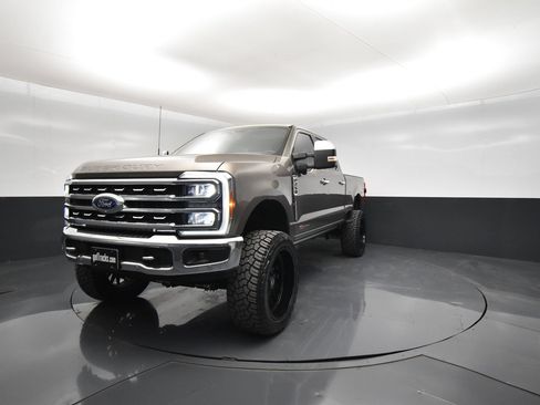 Used 2023 Ford F250 Lariat w/ Lariat Ultimate Package AWD/4WD image 2