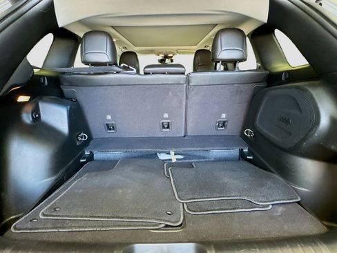 Used 2022 Jeep Cherokee Limited image 16