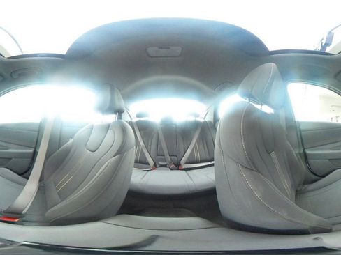 Used 2025 Hyundai Elantra SEL image 43