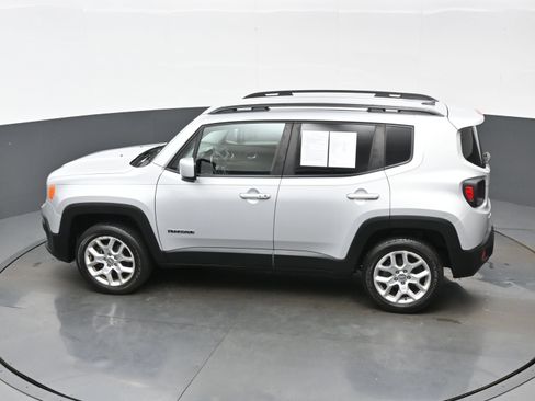 Used 2017 Jeep Renegade Latitude w/ Cold Weather Group AWD/4WD image 32