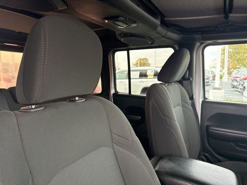 Used 2018 Jeep Wrangler Unlimited Sport S image 21