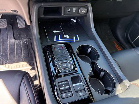 Used 2025 Honda Pilot TrailSport image 23