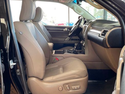 Used 2020 Lexus GX 460 Premium w/ Premium Package image 34