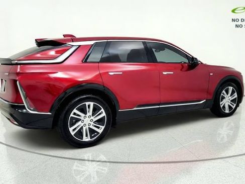 Used 2024 Cadillac Lyriq Tech w/ LPO, Floor Liner Package AWD/4WD image 9