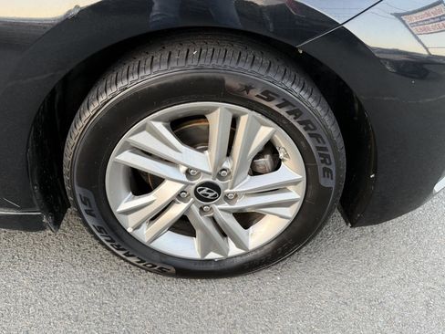 Used 2019 Hyundai Elantra Sedan FWD image 14