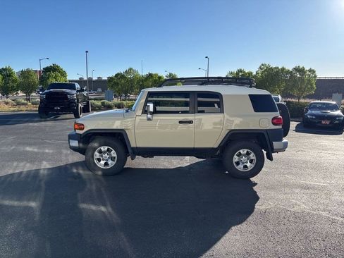 Used 2008 Toyota FJ Cruiser 4WD image 2