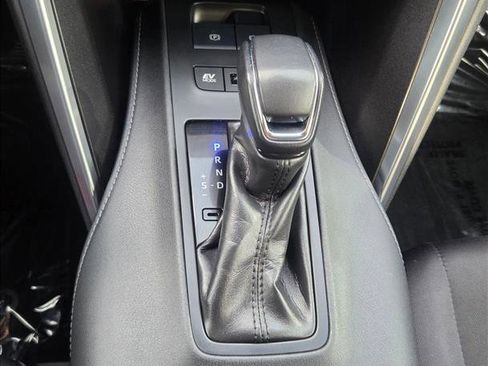 Certified 2023 Toyota Venza LE image 13