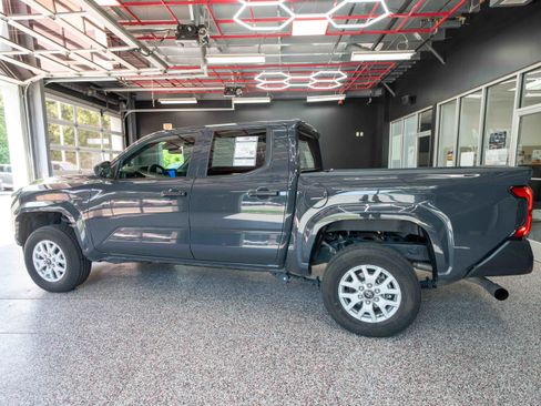 Used 2025 Toyota Tacoma SR AWD/4WD image 2