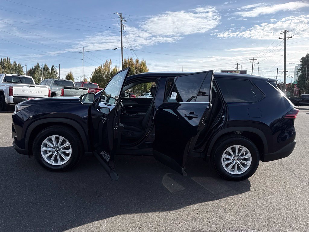 New 2026 Toyota Grand Highlander XLE FWD image 19