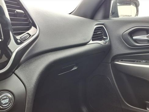 Used 2020 Jeep Cherokee High Altitude image 24