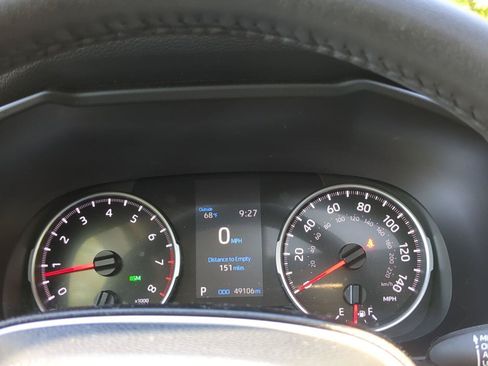 Used 2021 Toyota RAV4 XLE w/ Convenience Package AWD/4WD image 15