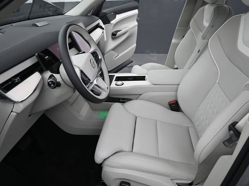 Used 2025 Volvo EX90 Ultra image 13