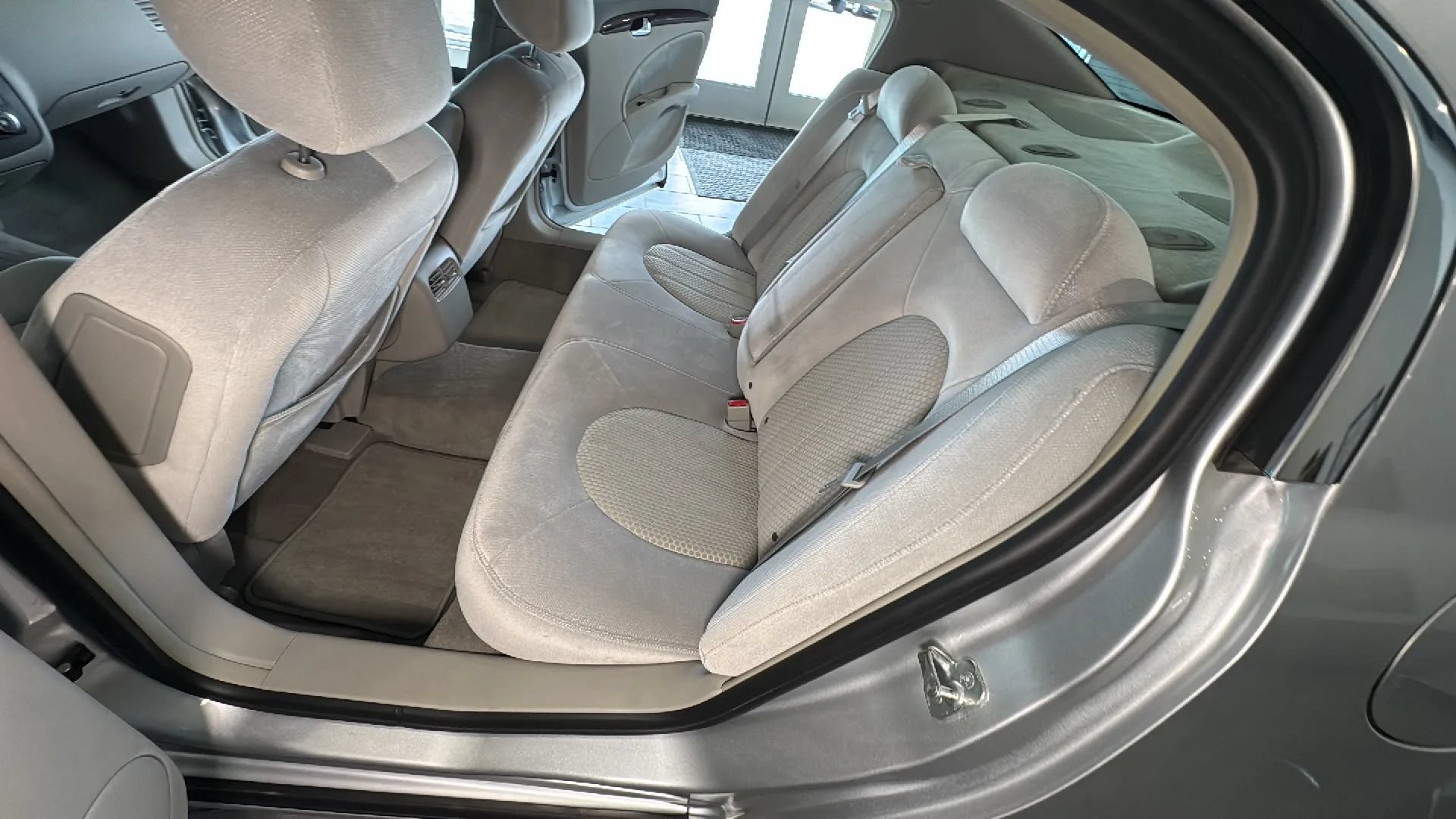 Used 2010 Buick Lucerne CX FWD image 39