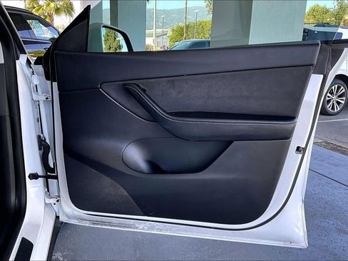 Used 2021 Tesla Model Y Long Range image 28