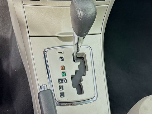 Used 2013 Toyota Corolla LE image 23