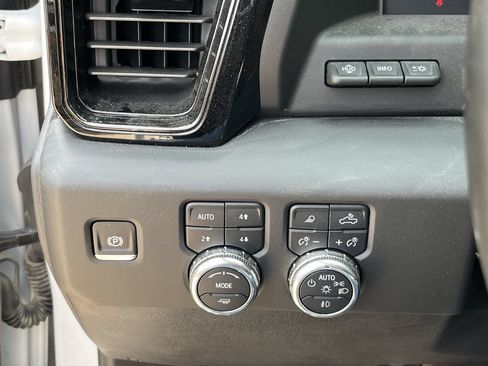 Used 2025 GMC Sierra 2500 AT4 w/ AT4 Premium Plus Package AWD/4WD image 17