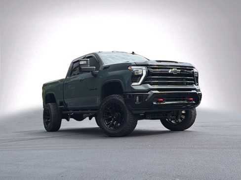 Used 2025 Chevrolet Silverado 2500 LT w/ Trail Boss Package AWD/4WD image 2