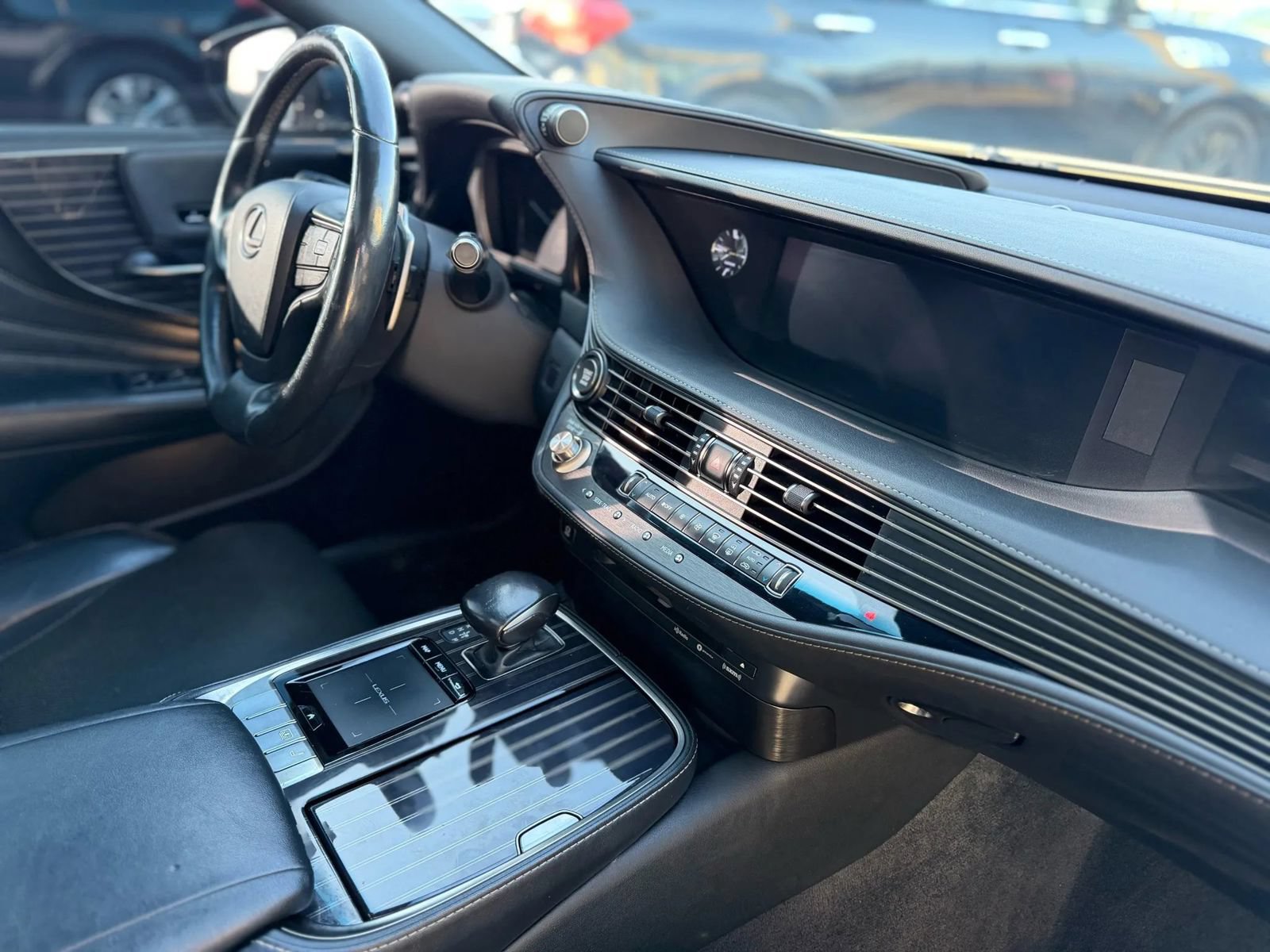 Used 2018 Lexus LS 500 AWD w/ Accessory Package (Z2) image 34