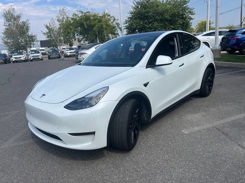 Used 2022 Tesla Model Y Long Range AWD/4WD image 4