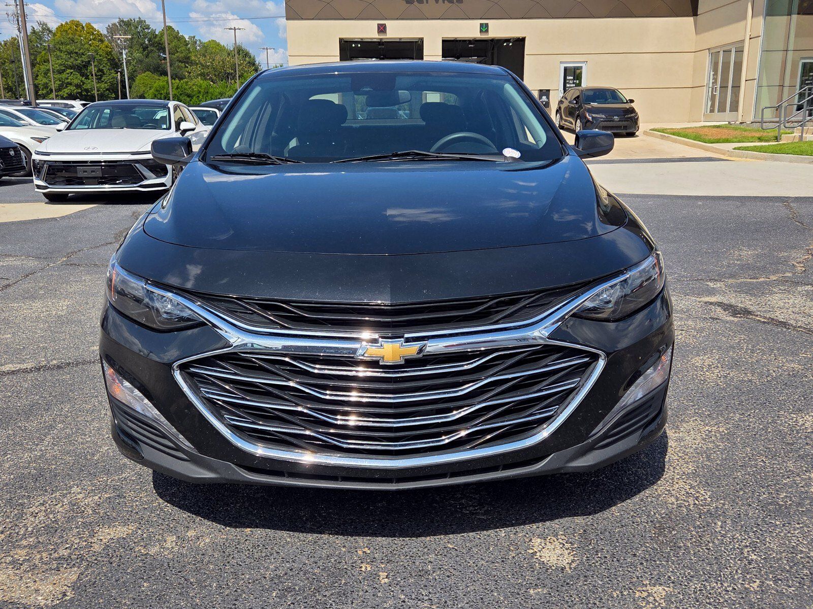 Used 2024 Chevrolet Malibu LT FWD image 2