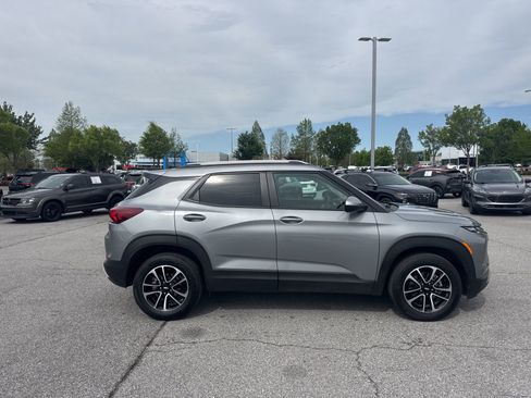 Used 2025 Chevrolet TrailBlazer LT image 4