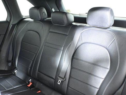 Used 2020 Mercedes-Benz GLC 300 4MATIC image 4