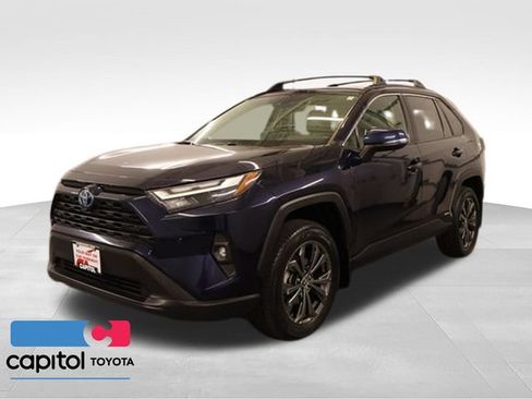 Certified 2022 Toyota RAV4 XLE Premium AWD/4WD image 6