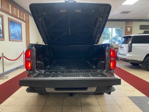 Used 2021 Chevrolet Colorado LT w/ Safety Package RWD image 9