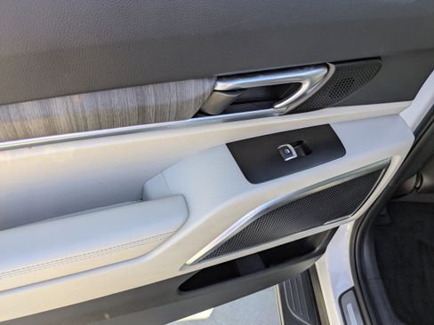 Used 2025 Kia Telluride SX w/ SX Captain's Chair Package image 15