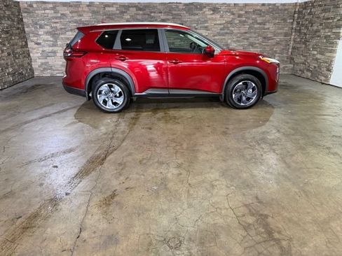 Certified 2025 Nissan Rogue SV w/ SV Premium Package FWD image 4