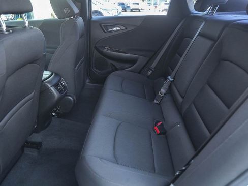 Used 2021 Chevrolet Malibu LT FWD image 17