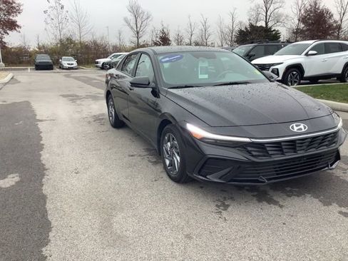 Certified 2025 Hyundai Elantra Blue image 5