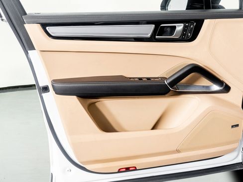 Used 2023 Porsche Cayenne Turbo w/ Premium Package Plus (PI3) image 39