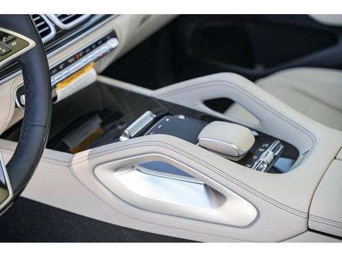 New 2026 Mercedes-Benz GLS 580 4MATIC image 22