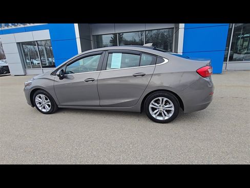 Used 2019 Chevrolet Cruze LT image 6