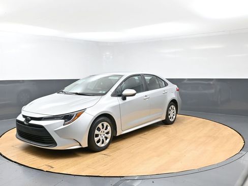 Used 2024 Toyota Corolla LE FWD image 7