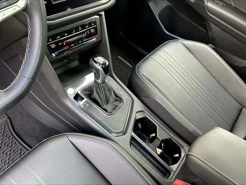 Certified 2022 Volkswagen Tiguan SE w/ Panoramic Sunroof Package image 17