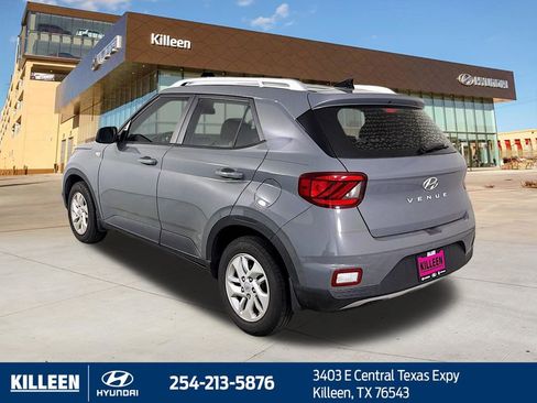 Used 2020 Hyundai Venue SEL FWD image 5