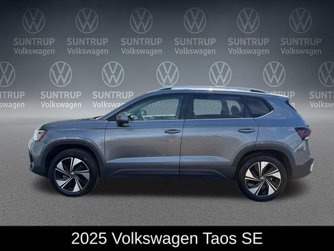 Used 2025 Volkswagen Taos SE AWD/4WD image 2