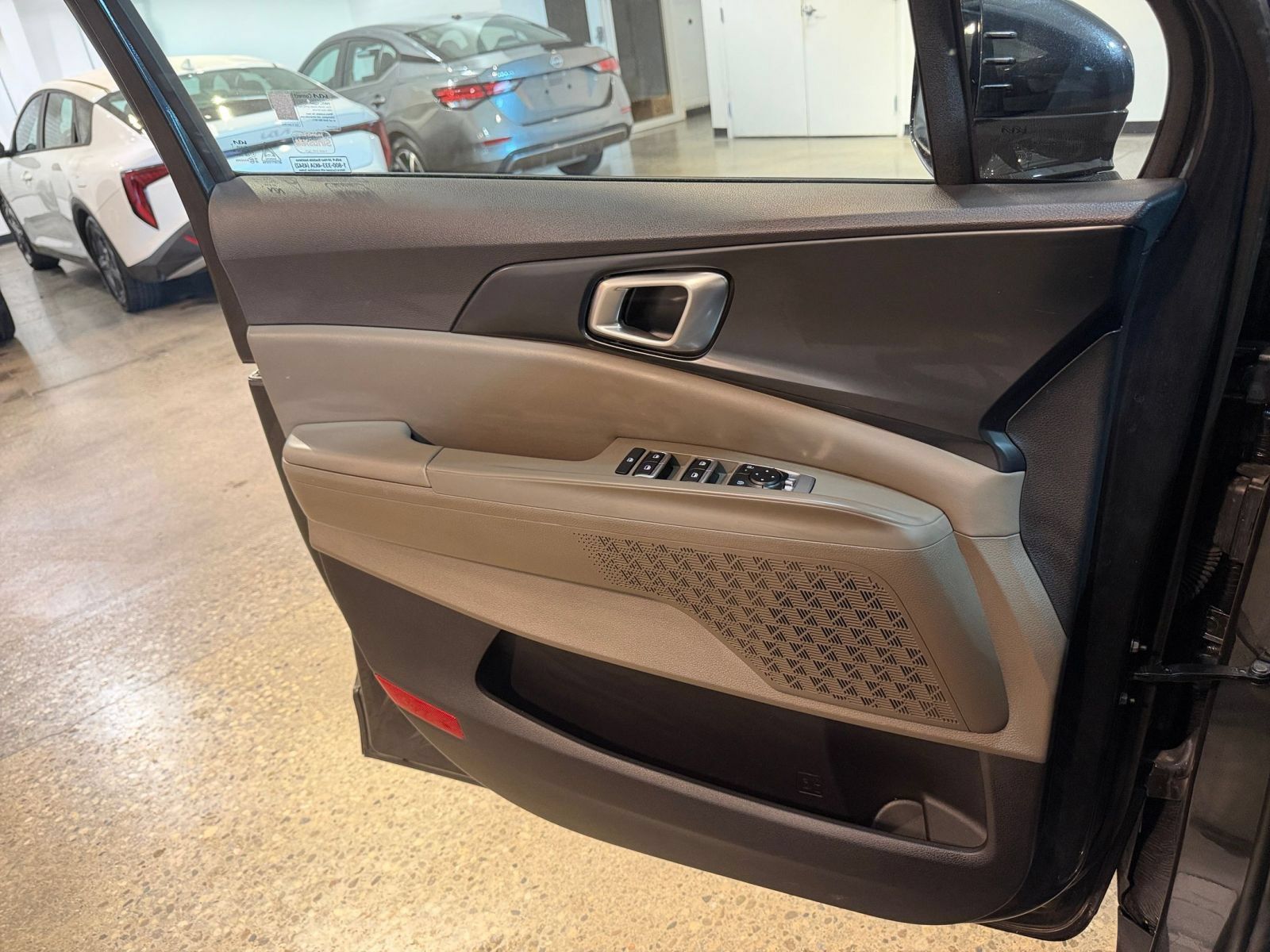Used 2026 Kia Carnival FWD image 18