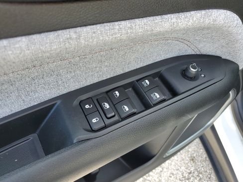 Used 2023 Jeep Compass Latitude image 16