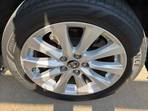 Used 2019 Toyota Camry LE FWD image 5
