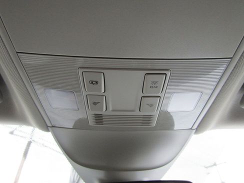 New 2024 Volkswagen Taos SE image 28