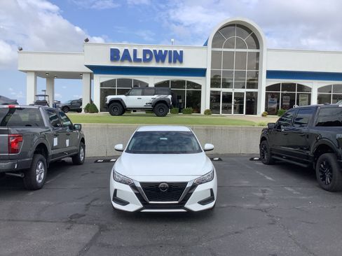 Used 2023 Nissan Sentra SV FWD image 2