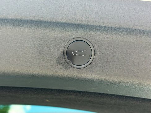 Used 2025 Tesla Model Y Long Range AWD/4WD image 14