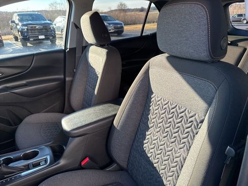Used 2023 Chevrolet Equinox LT AWD/4WD image 12