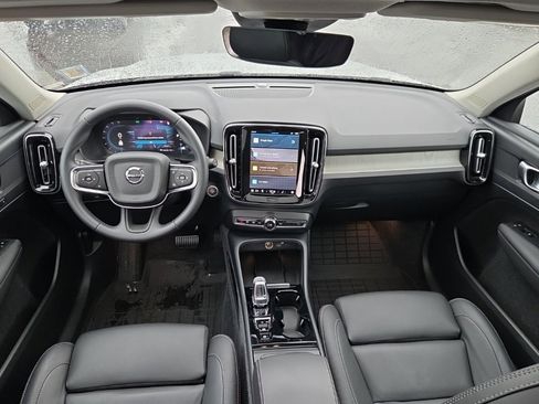 Certified 2025 Volvo XC40 B5 Plus w/ Climate Package image 5