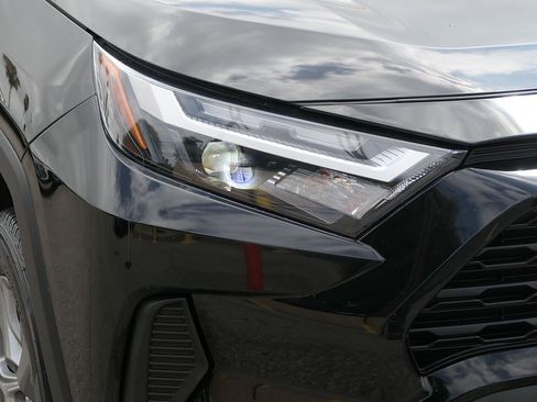 Used 2024 Toyota RAV4 XLE FWD image 7