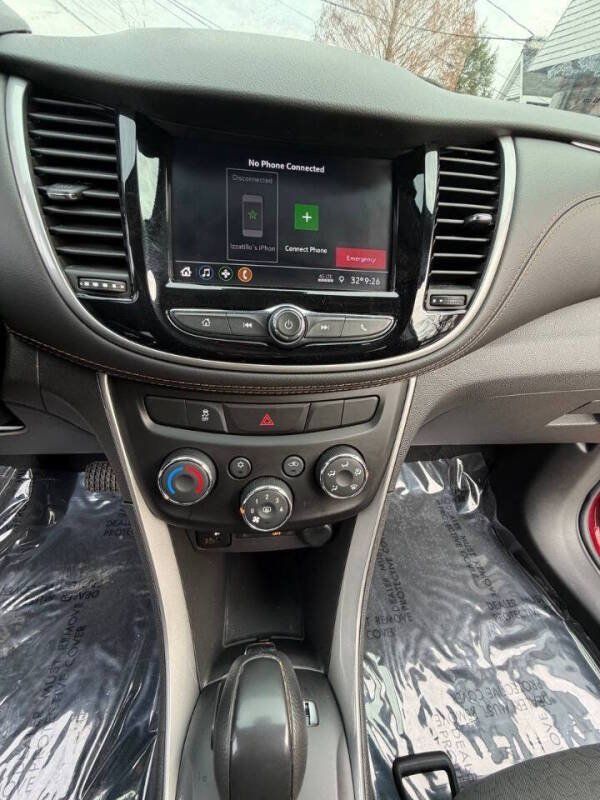 Used 2021 Chevrolet Trax LS FWD image 26