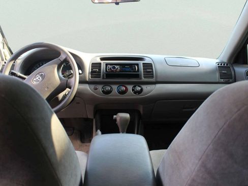 Used 2002 Toyota Camry LE FWD image 8